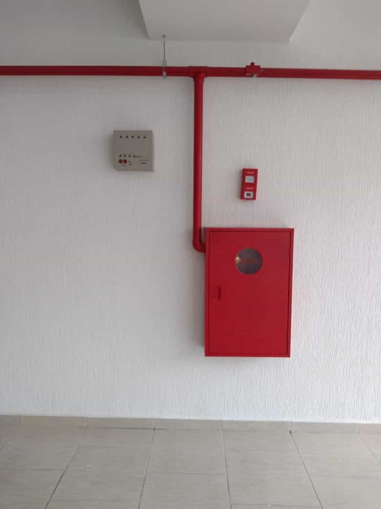 Instalação da Caixa do Hidrante em um Condominio